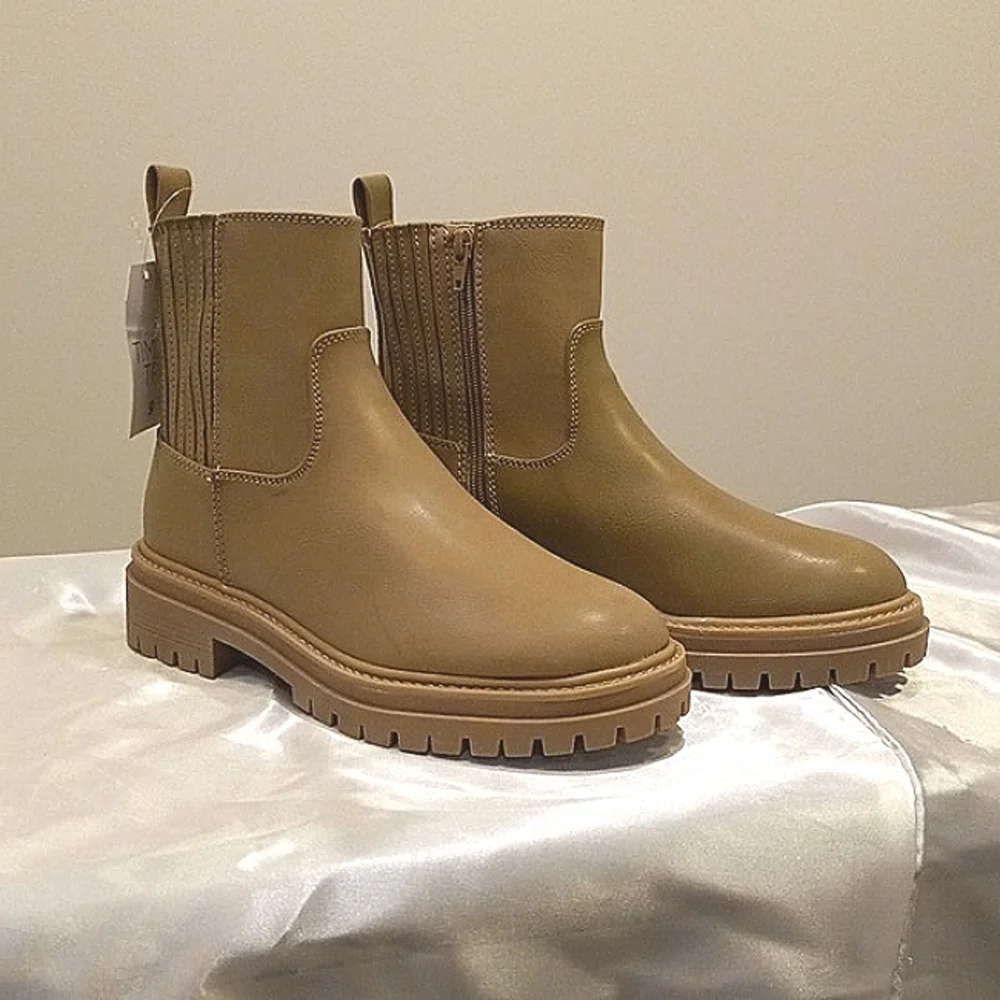 NWT 8.5 TT Ankle Boots Tan Memory Foam Comfy Slouchy Combat Moto Lug Chelsea